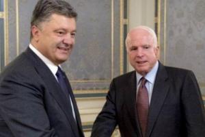 Порошенко пригласил Маккейна посетить Донбасс
