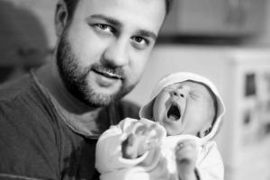 Алексей Душка опубликовал снимок с новорожденной доченькой