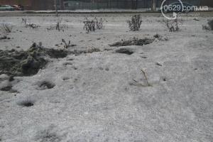 В Мариуполе почернел снег: опубликованы фото