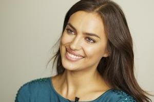 Беременная Ирина Шейк показала округлившийся живот в откровенном видео