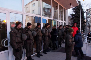 В Одессе произошла потасовка из-за декоммунизации, в ход пошел слезоточивый газ