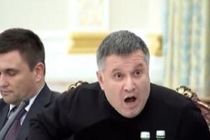 Аваков обозвал Саакашвили "самолюбивым павлином" и огорчился, что в этот раз ни у кого не нашлось водички