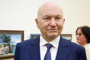 В сети появилось видео с попавшим в реанимацию Лужковым