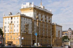 В Москве загорелось американское посольство