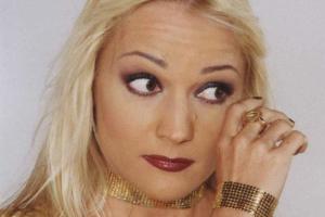 Татьяна Буланова тяжело переживает развод с мужем и отказывается общаться с журналистами