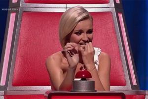Беременная Полина Гагарина разрыдалась в прямом эфире шоу "Голос"