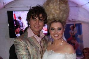 Прохор Шаляпин и Лена Ленина "зажигали" с полуобнаженными парнями и девушками: в дом нагрянула полиция