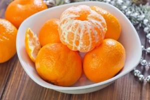 В России ходят слухи, что грипп передается через мандарины