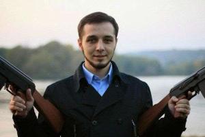 Вышел на свободу активист, который 2 года назад порвал портрет Порошенко