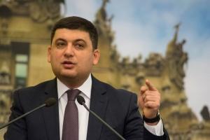 Премьер-министр заявил о серьезной угрозе для миллионов клиентов "Приватбанка"