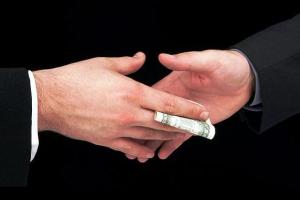 Эксперт: Заблокированные деньги Януковича разошлись по карманам представителей новой власти