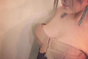 Наташа Королева засветила грудь