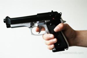 В Киеве раздраженный таксист выстрелил в 18-летнего пассажира