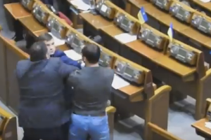 Народные депутаты  Украины не смогли закончить 2016 год без драки