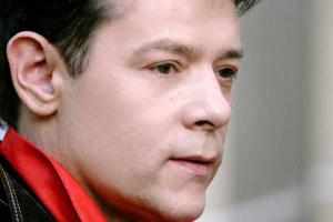 Певец Вадим Казаченко выставил беременную супругу из квартиры