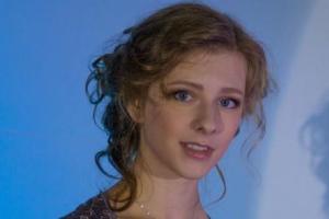 Актриса Лиза Арзамасова поразила публику своим нарядом