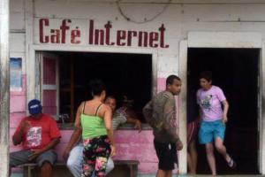 Кубинцам впервые разрешили провести домашний интернет