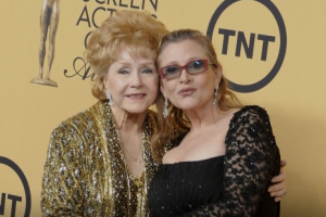 Мать Кэрри Фишер умерла через день после ее смерти