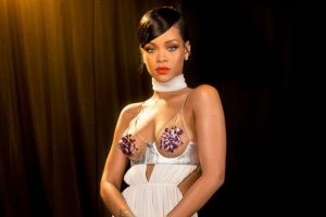 Десять наиболее откровенных нарядов звезд