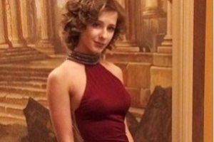 "Папина дочка" Лиза Арзамасова поразила эффектным платьем