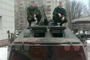 В разных районах Донецка боевики разместили технику: орудия стоят во дворах и возле школ