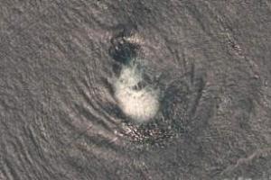 Ученый показал удивительный снимок поднятия огромного НЛО из глубин Тихого океана