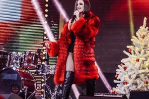 Бузова на Муз-ТВ шокировала откровенным нарядом