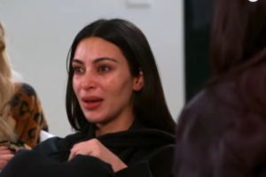 Ким Кардашьян в слезах впервые рассказала подробности ограбления в Париже