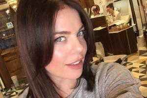 Беременная певица Анастасия Стоцкая показала округлившийся живот