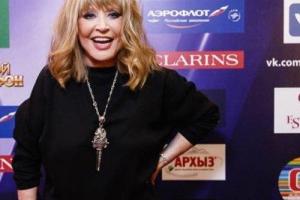 Певица Алла Пугачева поразила публику цветущим внешним видом
