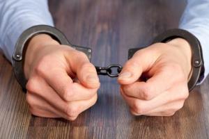 В Крыму мужчина пытался сжечь российский флаг