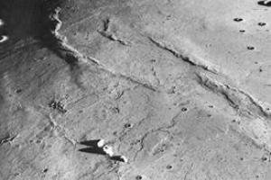 Уфологи заметили древние строения на Луне: появилось видео