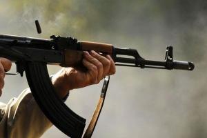 В Бахмуте произошел шокирующий инцидент: украинский военный открыл огонь из автомата в квартире