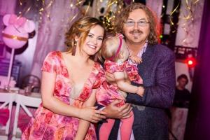 Певица Юлия Проскурякова впервые показала фото подросшей дочери