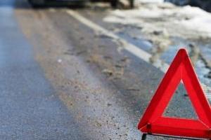 В Черниговской области электричка смяла авто с людьми, двое погибших
