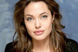 Анджелину Джоли заметили на прогулке с детьми: актриса поразила внешним видом