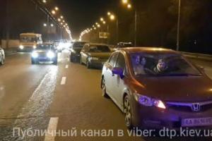 Крупное ДТП в Киеве: из-за отказа тормозов столкнулись 4 авто и вспыхнул пожар