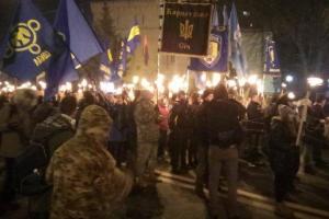 В Киеве проходит факельное шествие в память о Героях Крут