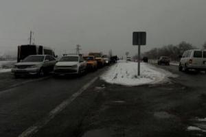 На блокпосту «Новотроицкое» очередь из сотен автомобилей