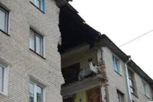 В Казахстане рухнула часть многоэтажки, спасатели ищут под завалами выживших