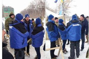 К участникам блокады ж/д на Луганщине приехала обеспокоенная судьбой террористов ОБСЕ: "Военные с той стороны страдают"