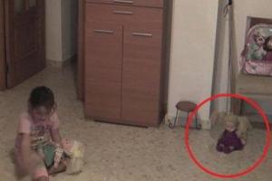 YouTube впечатлило жуткое видео с "ожившей" куклой и движущейся мебелью 