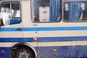 Боевики "ДНР" обстреляли автобус с людьми, есть раненые