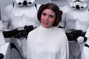 Скончавшуюся Кэрри Фишер вернут в "Звездные войны" с помощью цифровой графики