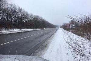 В Донецкой области произошло смертельное ДТП: военный КрАЗ снес с дороги два автомобиля