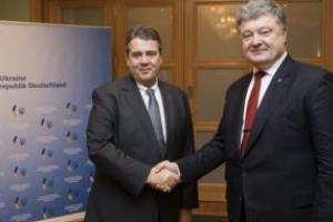 Порошенко обсудил с новым главой немецкого МИД обострение на Донбассе