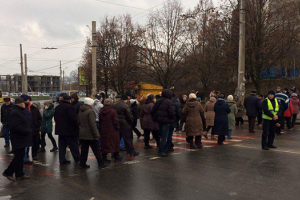 Во Львове протесты из-за мусора: активисты перекрыли три дороги
