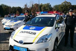 В Одессе произошел шокирующий инцидент: неизвестные сбили на авто патрульного, протащив его десять метров