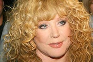 Певица Алла Пугачева поразила снимком без макияжа