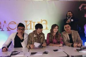 Старшая дочь Веры Брежневой закрутила роман с 26-летним разведенным певцом